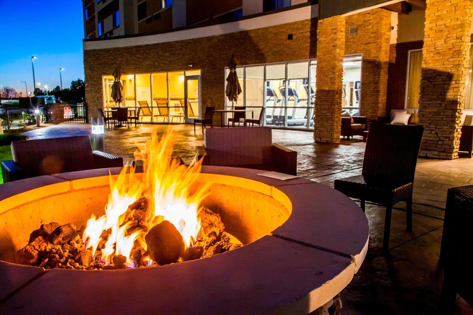 Courtyard By Marriott St. Louis St. Peters Hotell Saint Peters Exteriör bild
