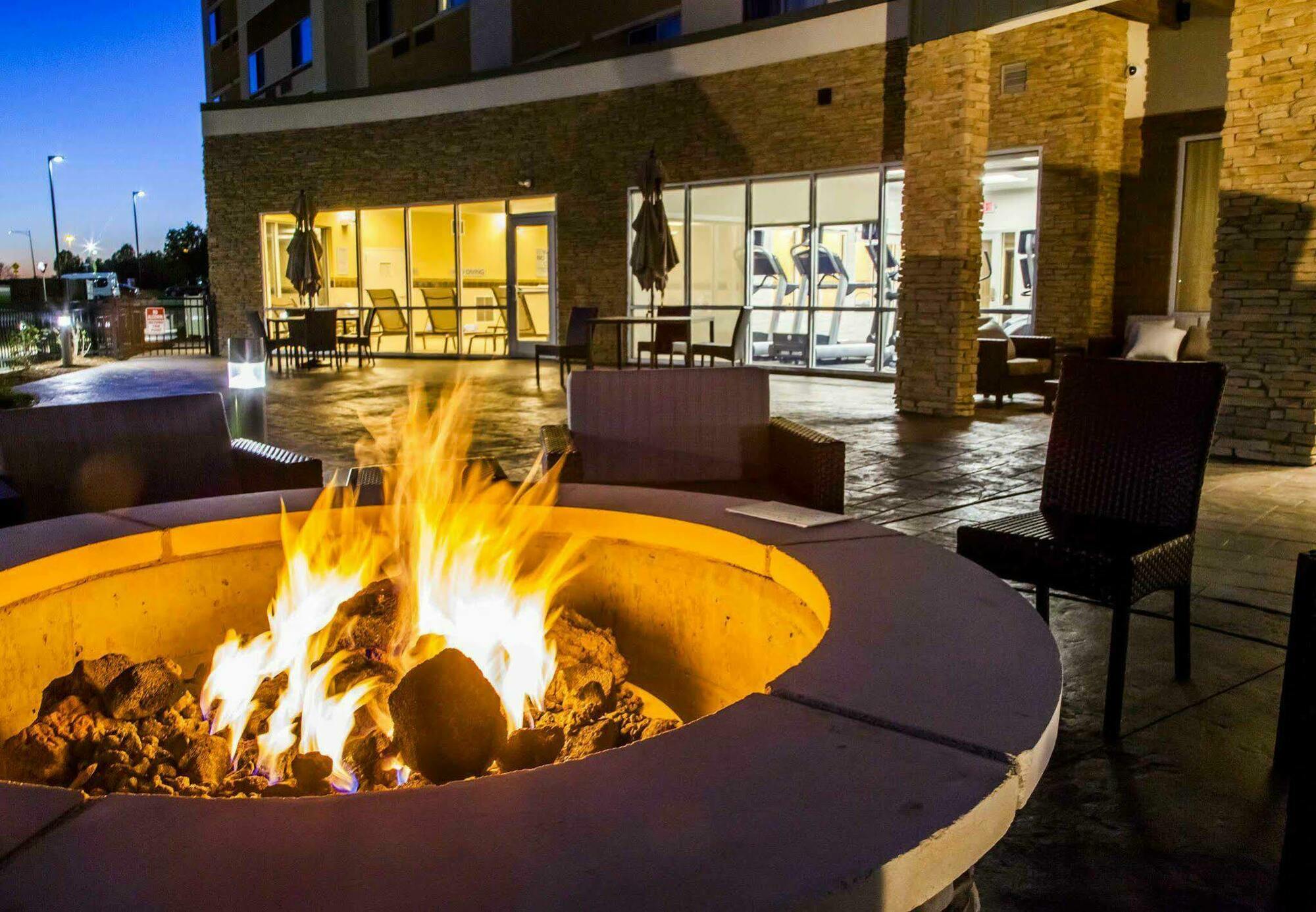 Courtyard By Marriott St. Louis St. Peters Hotell Saint Peters Exteriör bild